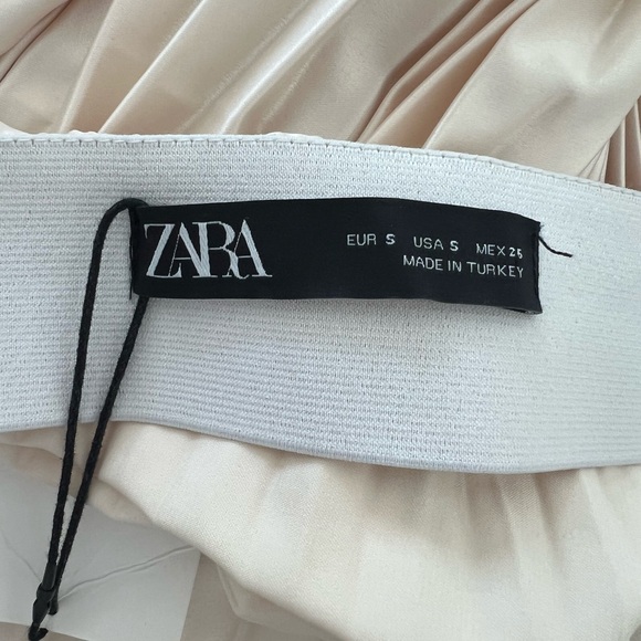 Zara Cream Satin effect Pleated Skirt - Picture 3 of 7
